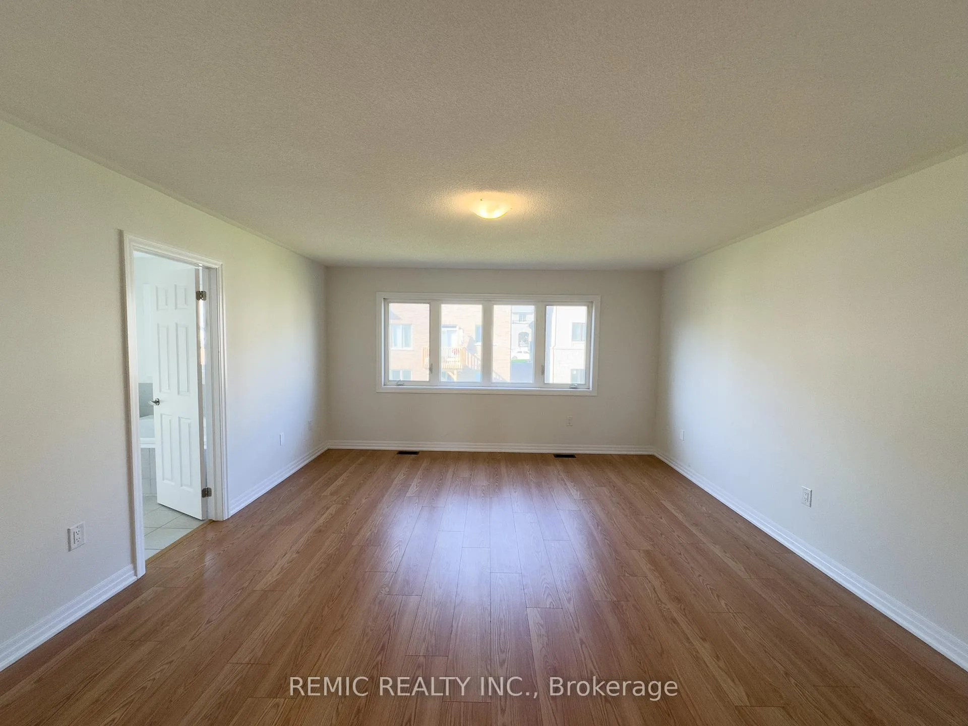 Photo 17 of 242 Flood Avenue, Clarington, Newcastle — HOMEH