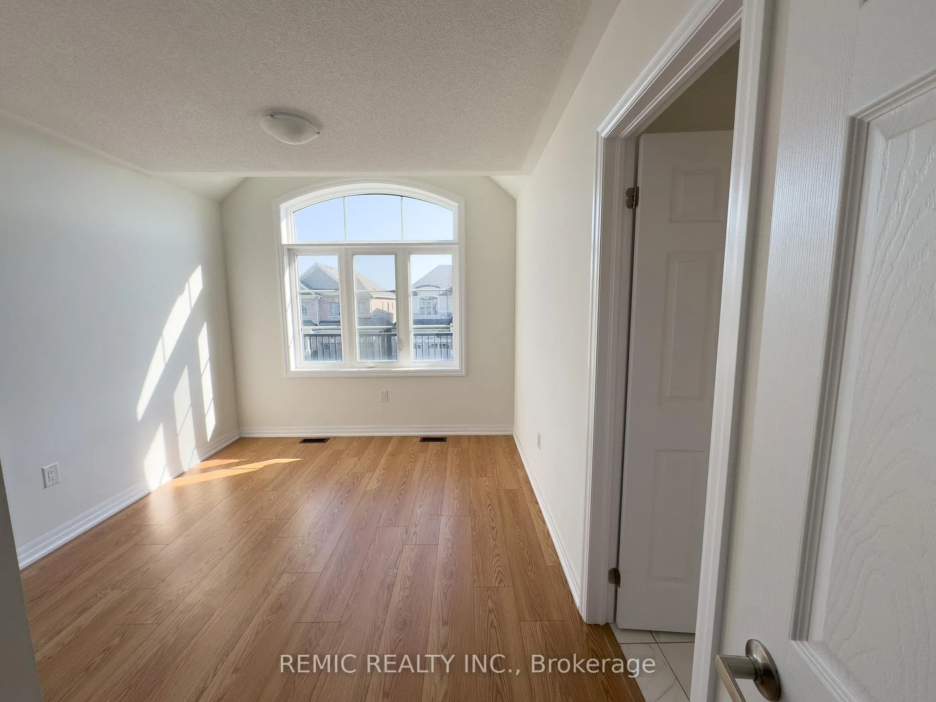 Photo 21 of 242 Flood Avenue, Clarington, Newcastle — HOMEH