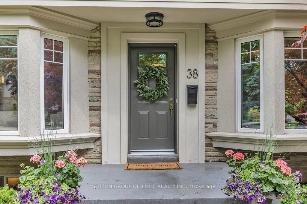 Photo 2 of 38 Edgemore Drive, Etobicoke, Stonegate-Queensway — HOMEH