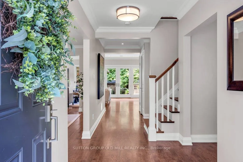 Photo 3 of 38 Edgemore Drive, Etobicoke, Stonegate-Queensway — HOMEH