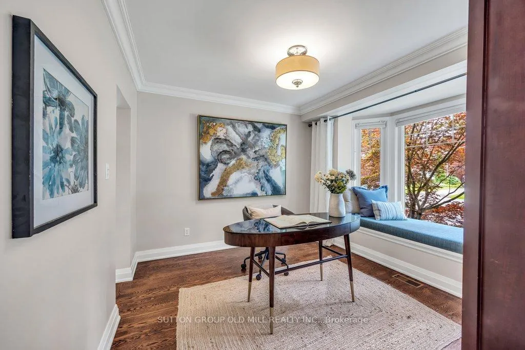 Photo 4 of 38 Edgemore Drive, Etobicoke, Stonegate-Queensway — HOMEH