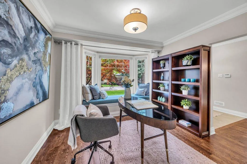 Photo 5 of 38 Edgemore Drive, Etobicoke, Stonegate-Queensway — HOMEH