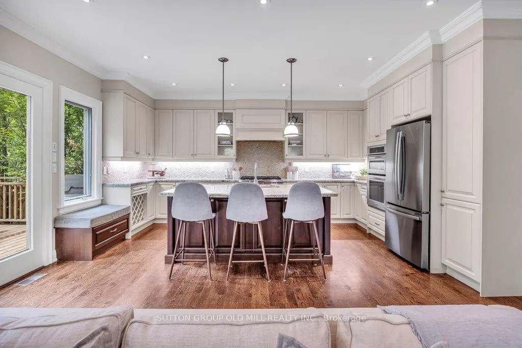 Photo 12 of 38 Edgemore Drive, Etobicoke, Stonegate-Queensway — HOMEH