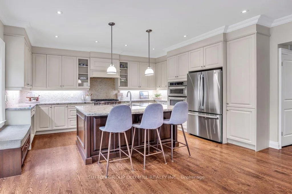 Photo 13 of 38 Edgemore Drive, Etobicoke, Stonegate-Queensway — HOMEH