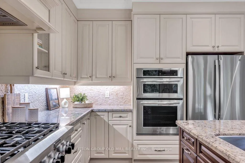 Photo 15 of 38 Edgemore Drive, Etobicoke, Stonegate-Queensway — HOMEH