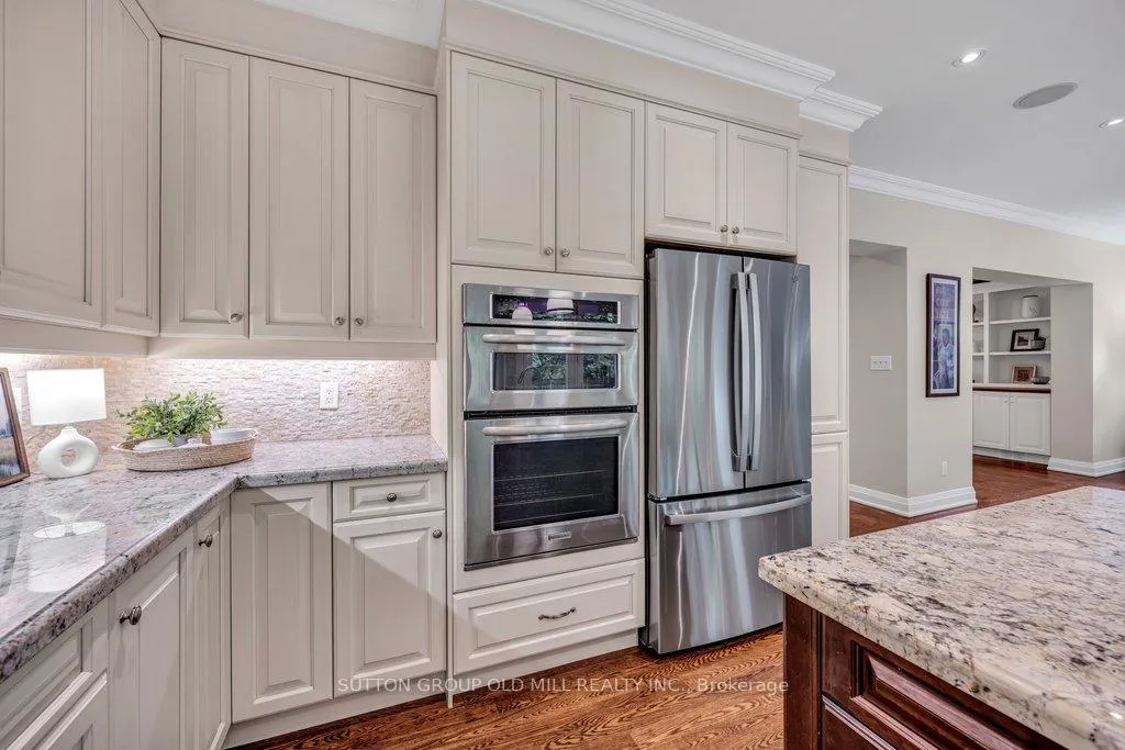 Photo 16 of 38 Edgemore Drive, Etobicoke, Stonegate-Queensway — HOMEH