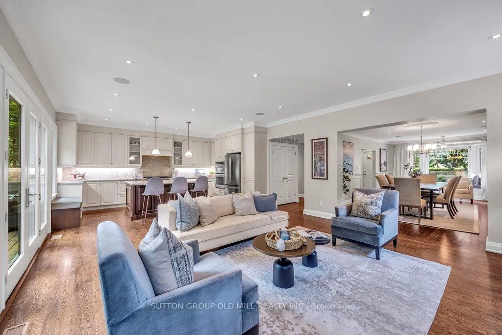 Photo 19 of 38 Edgemore Drive, Etobicoke, Stonegate-Queensway — HOMEH