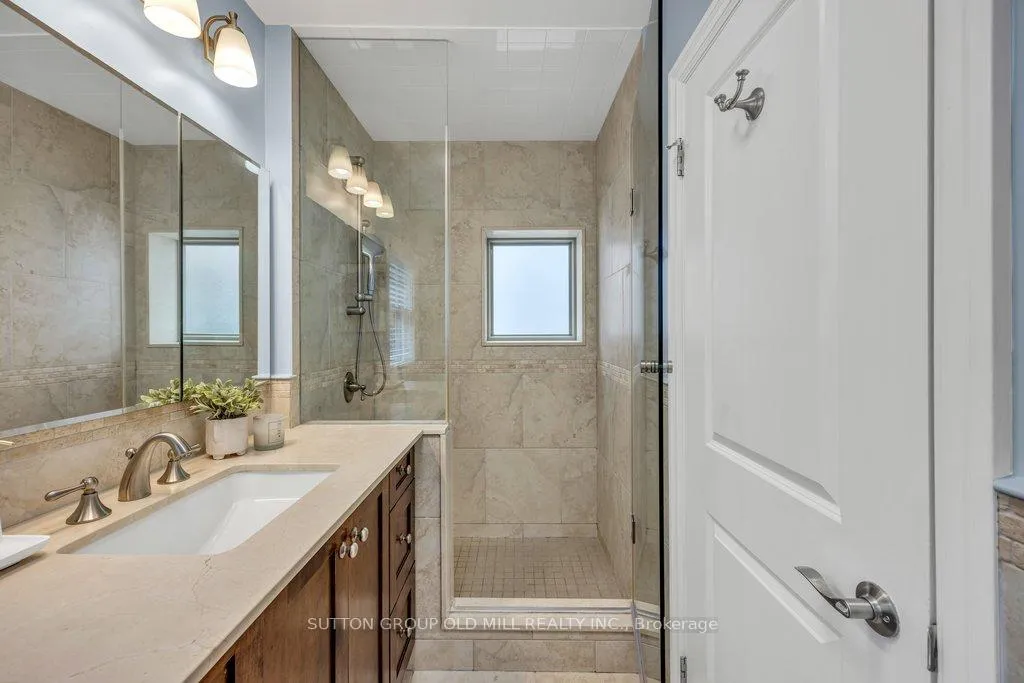 Photo 26 of 38 Edgemore Drive, Etobicoke, Stonegate-Queensway — HOMEH