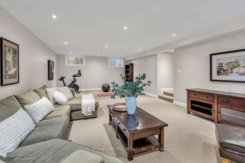Photo 32 of 38 Edgemore Drive, Etobicoke, Stonegate-Queensway — HOMEH