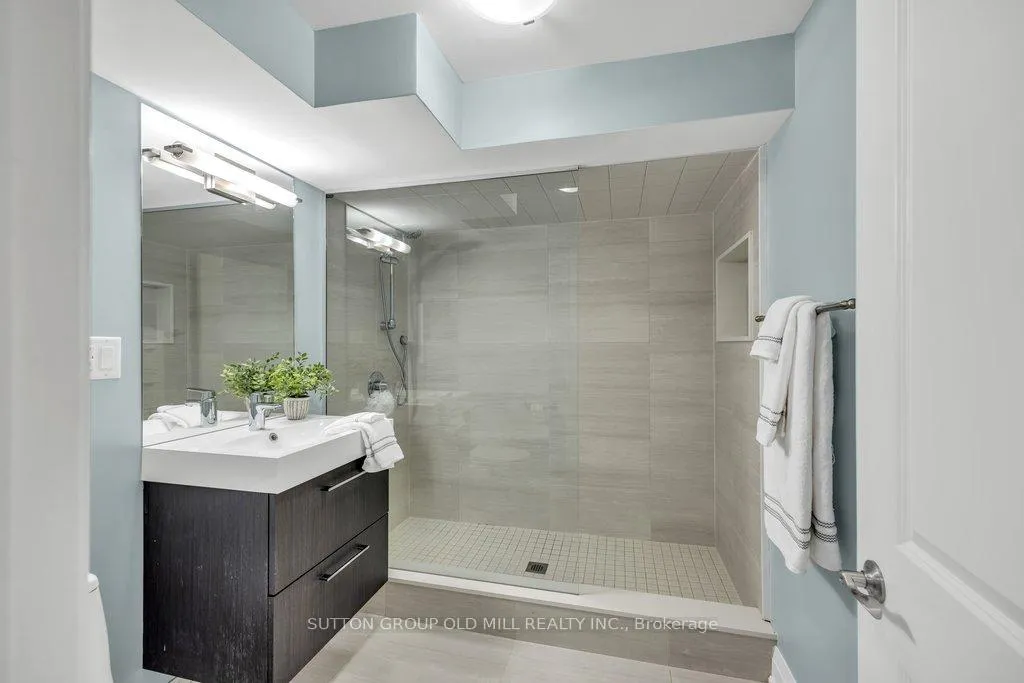 Photo 34 of 38 Edgemore Drive, Etobicoke, Stonegate-Queensway — HOMEH
