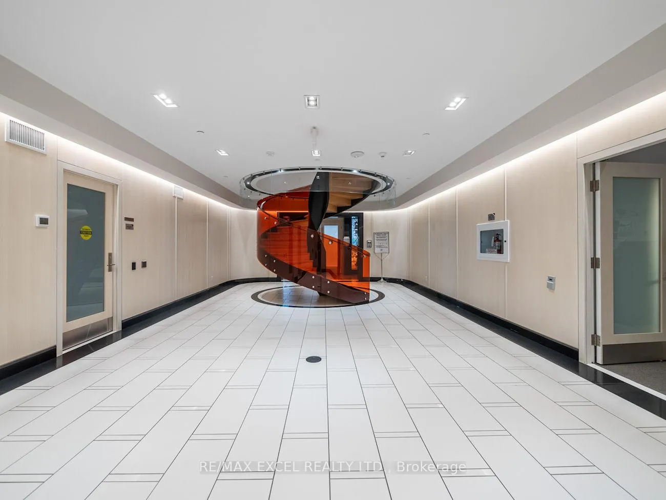 Photo 3 of Unit 619, 30 Roehampton Avenue, Toronto, Mount Pleasant East — HOMEH