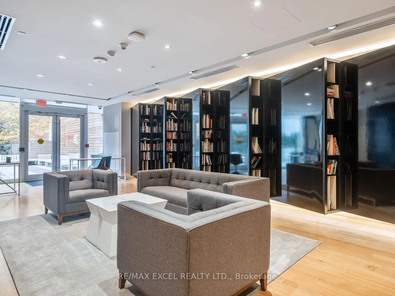 Photo 5 of Unit 619, 30 Roehampton Avenue, Toronto, Mount Pleasant East — HOMEH