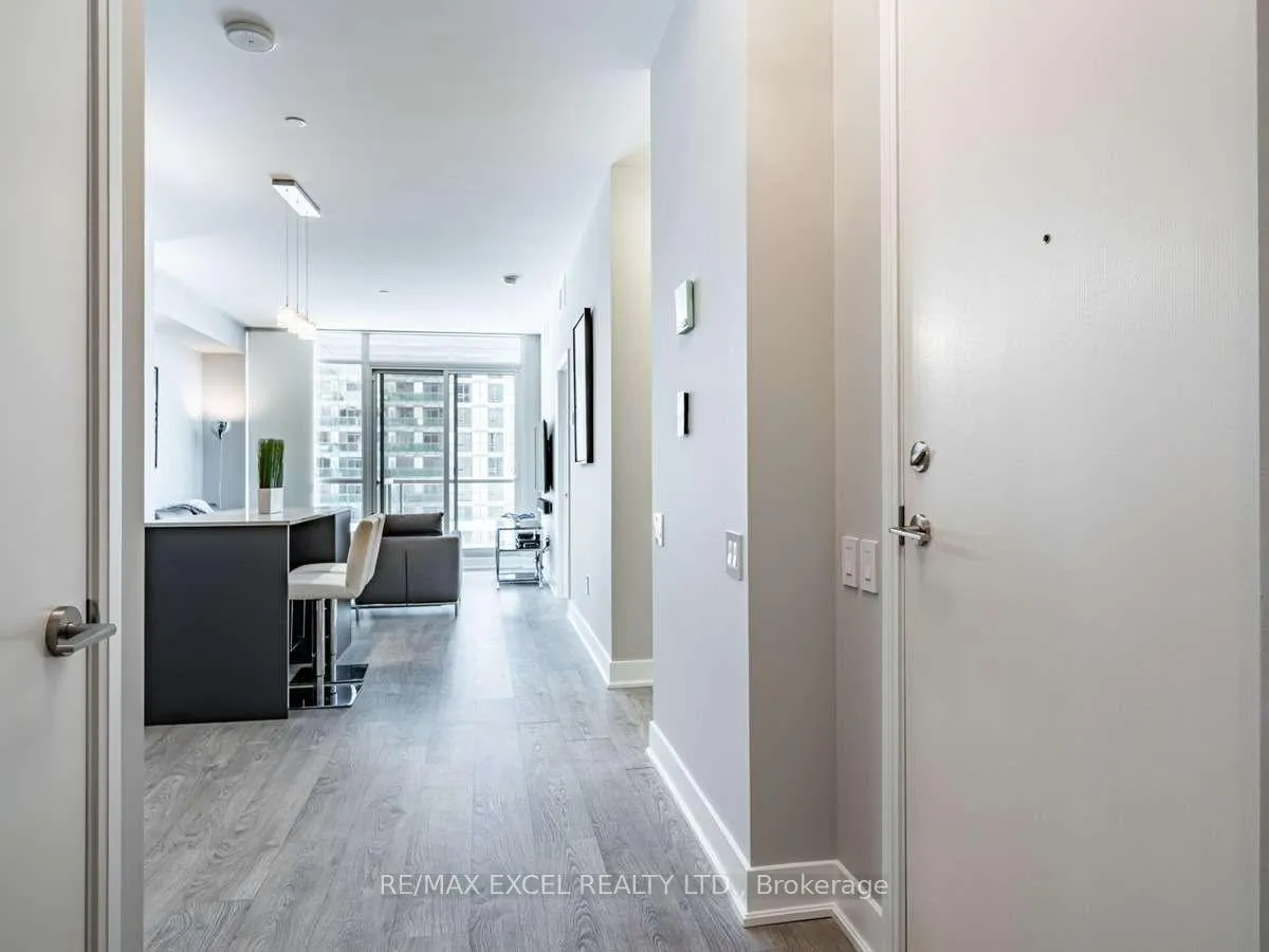 Photo 7 of Unit 619, 30 Roehampton Avenue, Toronto, Mount Pleasant East — HOMEH