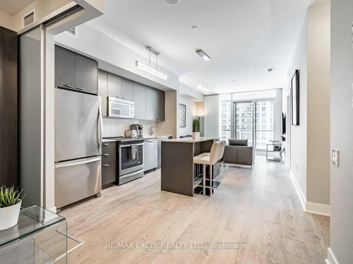 Photo 8 of Unit 619, 30 Roehampton Avenue, Toronto, Mount Pleasant East — HOMEH