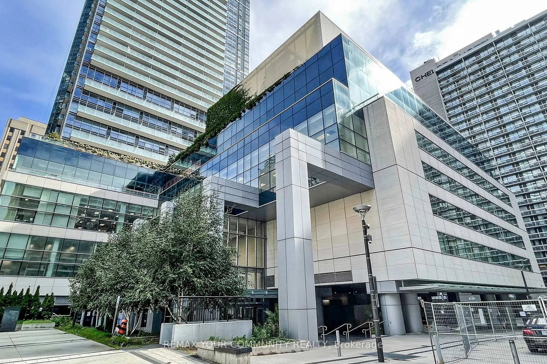 Photo 4 of Unit 3904, 386 Yonge Street, Toronto, Bay Street Corridor — HOMEH