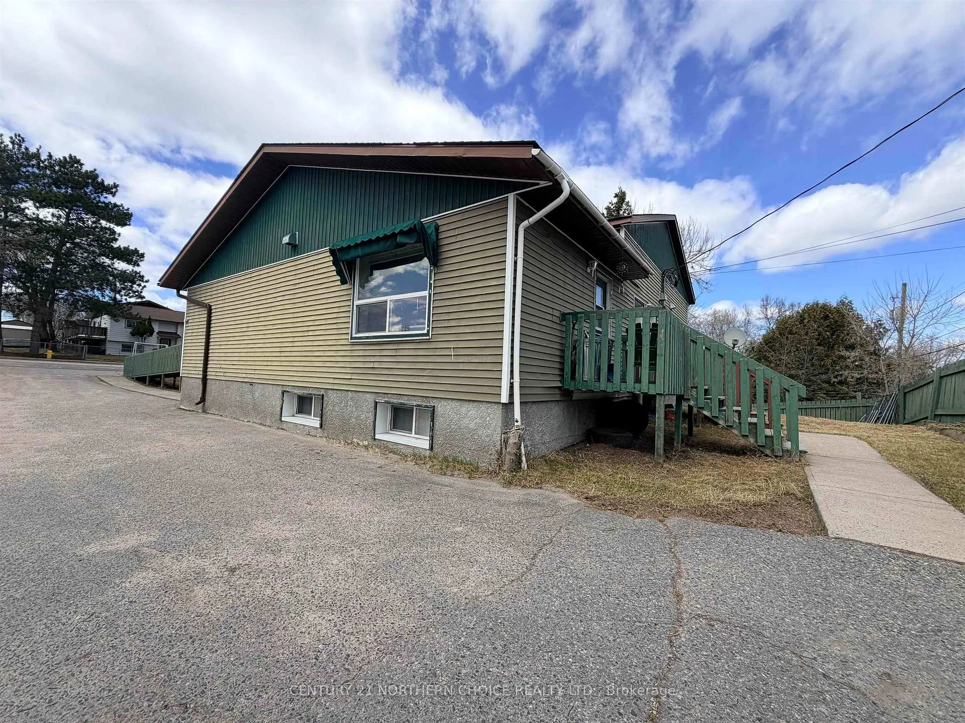 Photo 2 of 637 Fifth Avenue South, Kenora, Lakeside — HOMEH