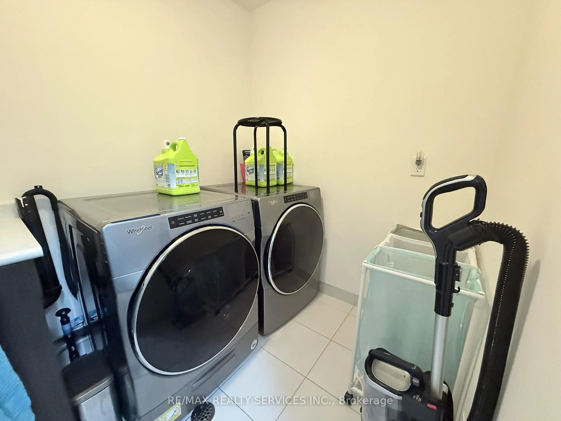 Photo 13 of 29 Lady Evelyn Crescent, Brampton, Bram West — HOMEH