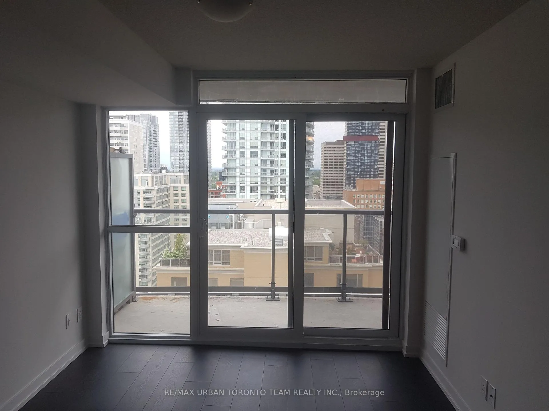 Photo 9 of Unit 2206, 125 Redpath Avenue, Toronto, Mount Pleasant West — HOMEH