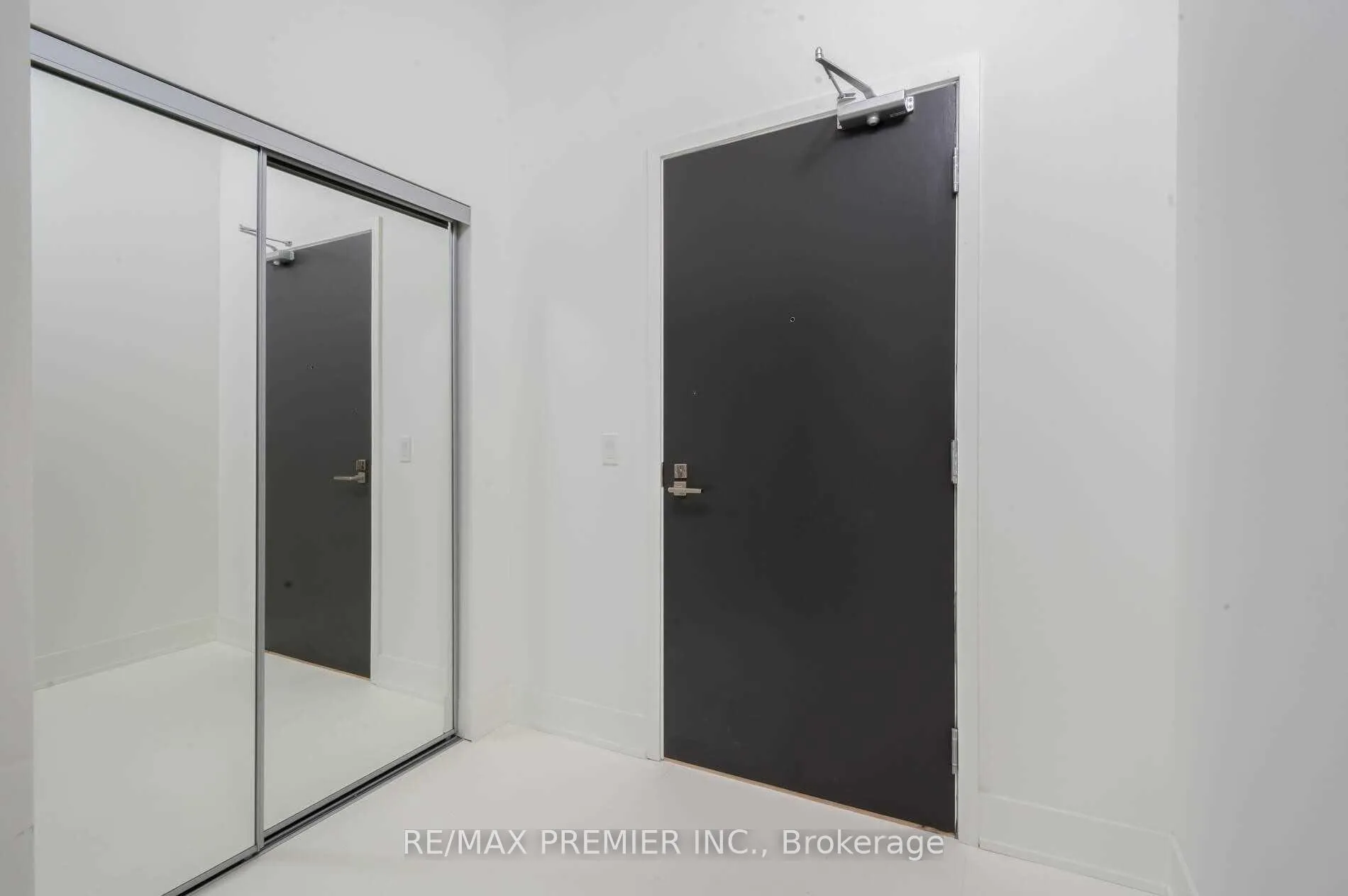 Photo 2 of Unit 3007, 2908 Highway 7, Vaughan, Concord — HOMEH