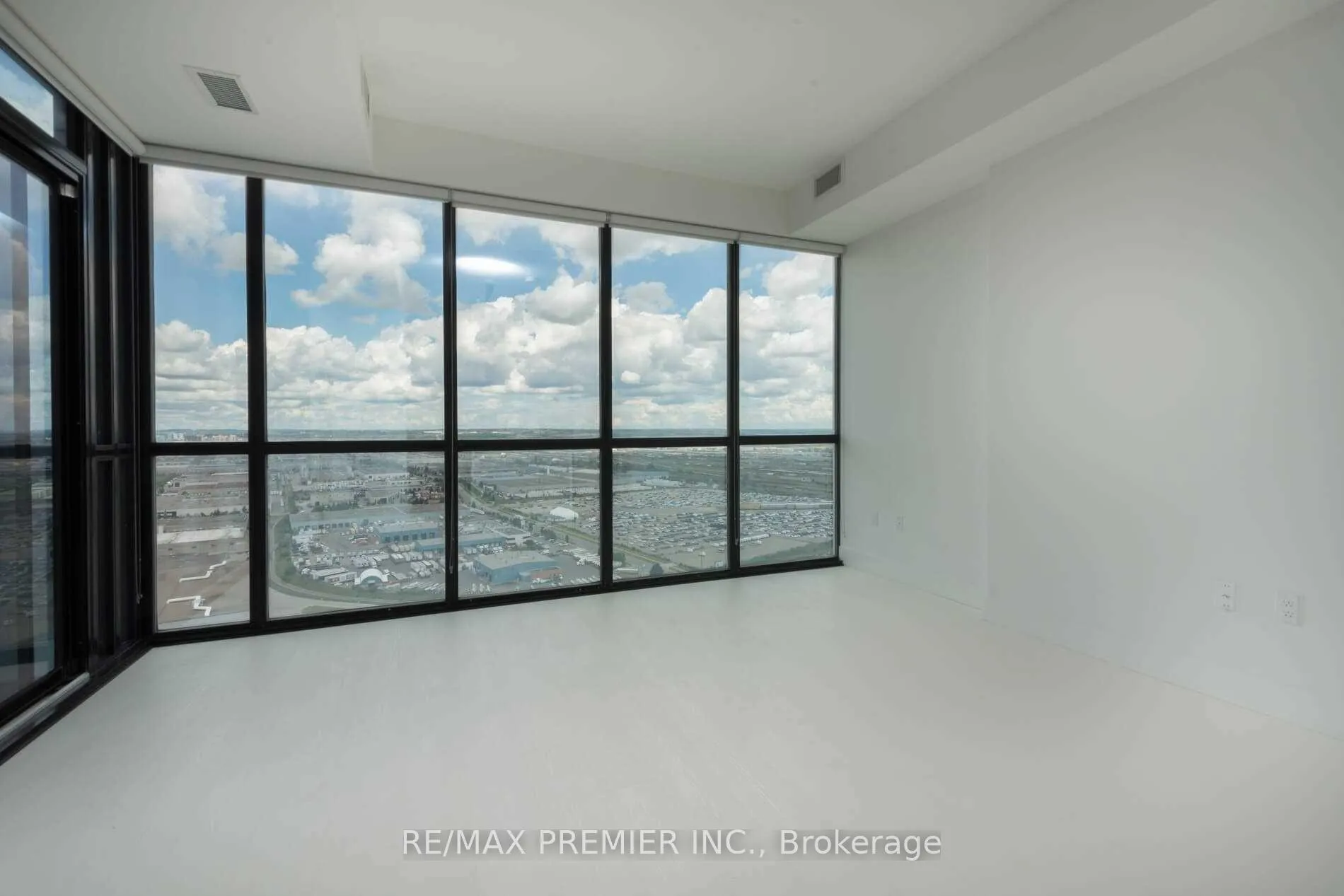 Photo 3 of Unit 3007, 2908 Highway 7, Vaughan, Concord — HOMEH