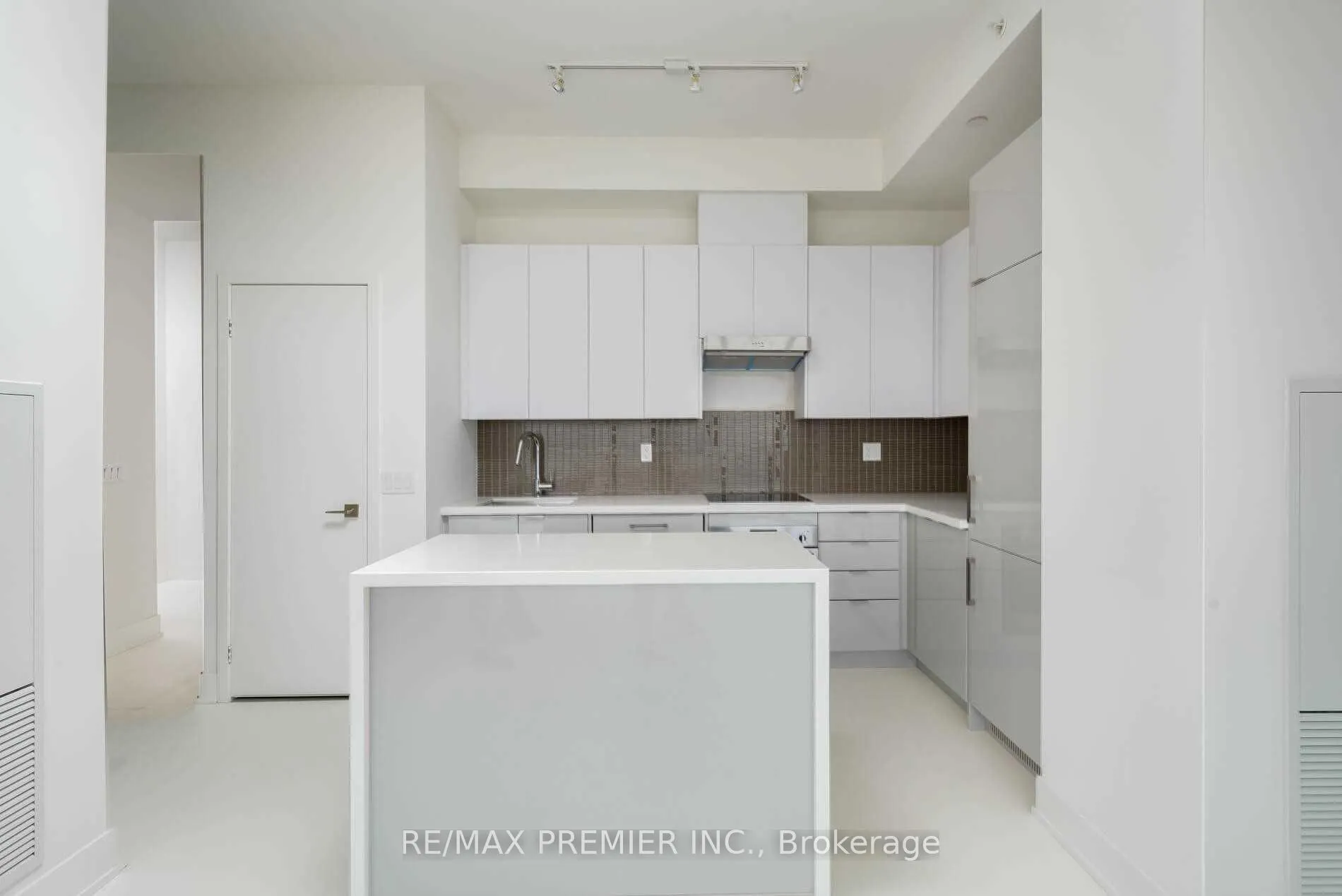 Photo 7 of Unit 3007, 2908 Highway 7, Vaughan, Concord — HOMEH