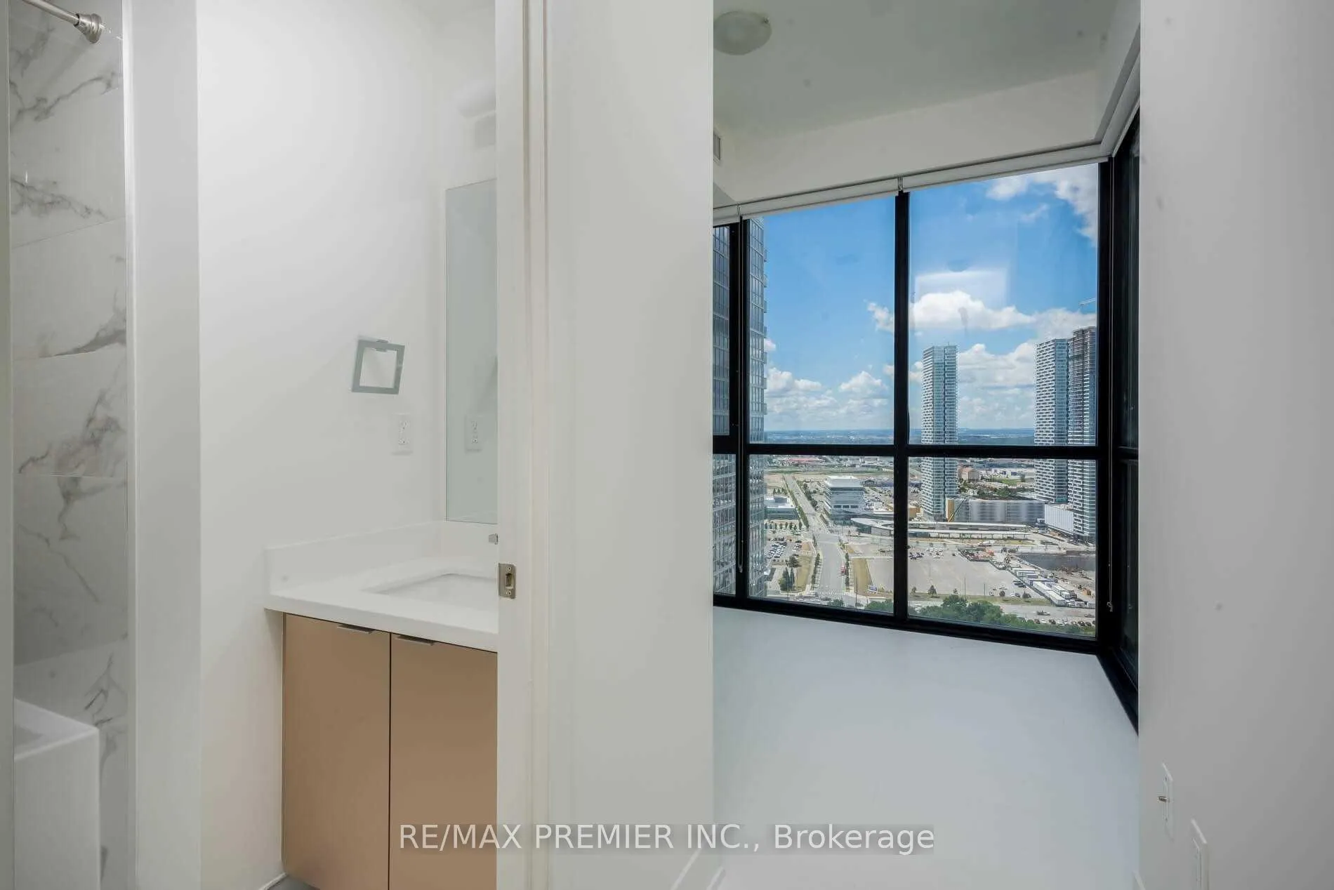Photo 9 of Unit 3007, 2908 Highway 7, Vaughan, Concord — HOMEH