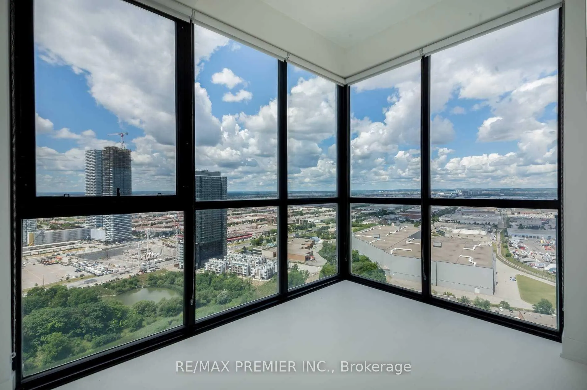 Photo 12 of Unit 3007, 2908 Highway 7, Vaughan, Concord — HOMEH