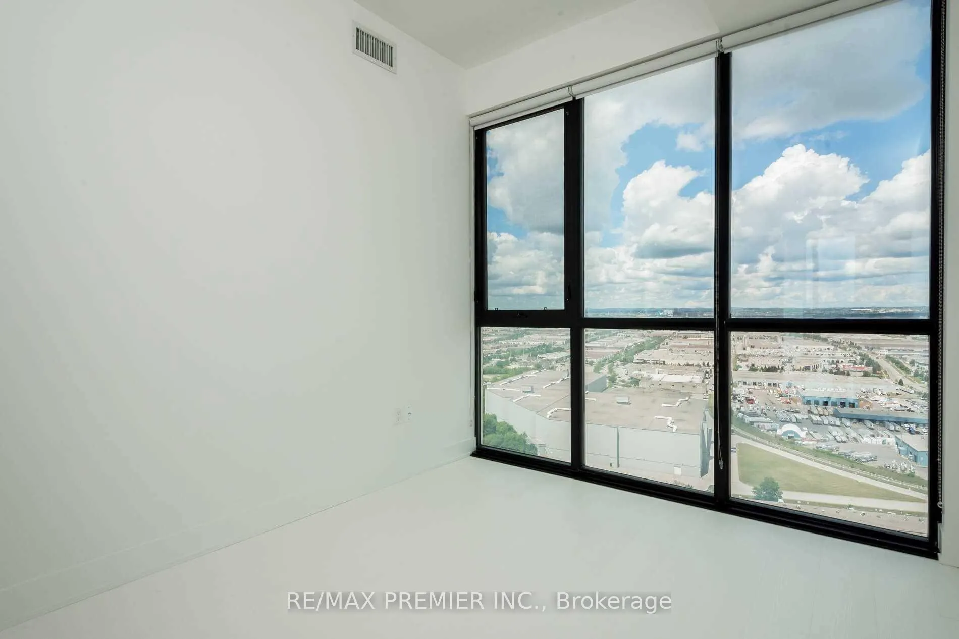 Photo 14 of Unit 3007, 2908 Highway 7, Vaughan, Concord — HOMEH