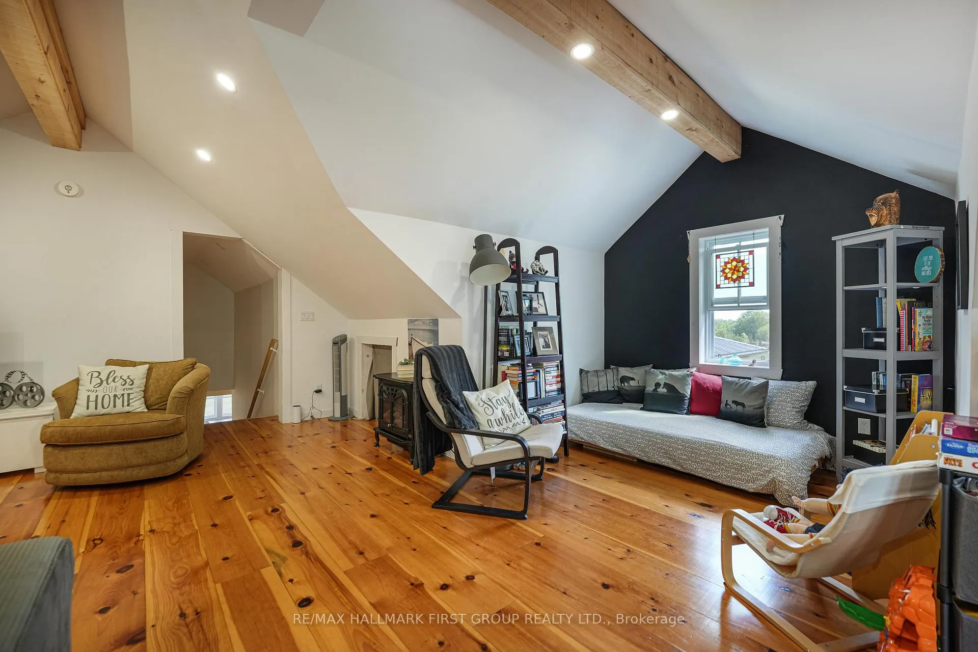 Photo 26 of 833 Iron Woods Drive, Douro-Dummer — HOMEH