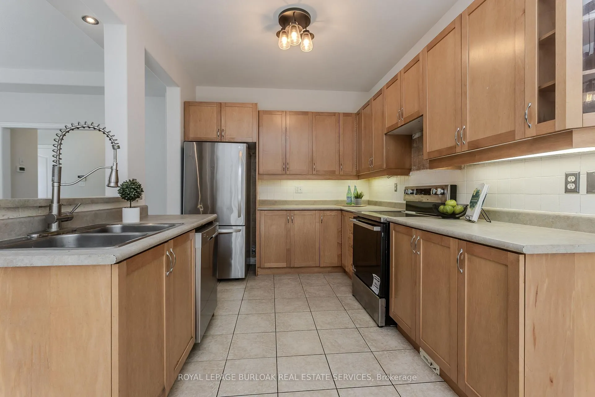 Photo 9 of 2454 Sutton Drive, Burlington, Orchard — HOMEH