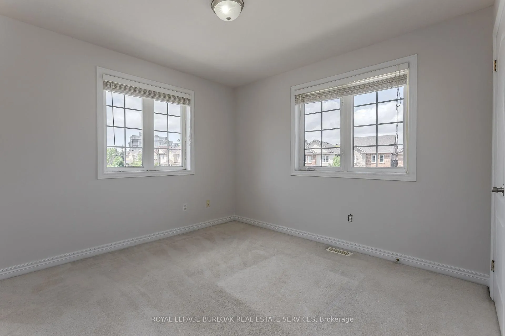 Photo 17 of 2454 Sutton Drive, Burlington, Orchard — HOMEH