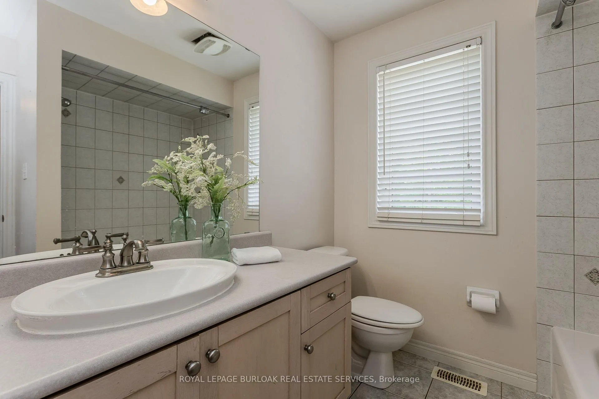 Photo 19 of 2454 Sutton Drive, Burlington, Orchard — HOMEH