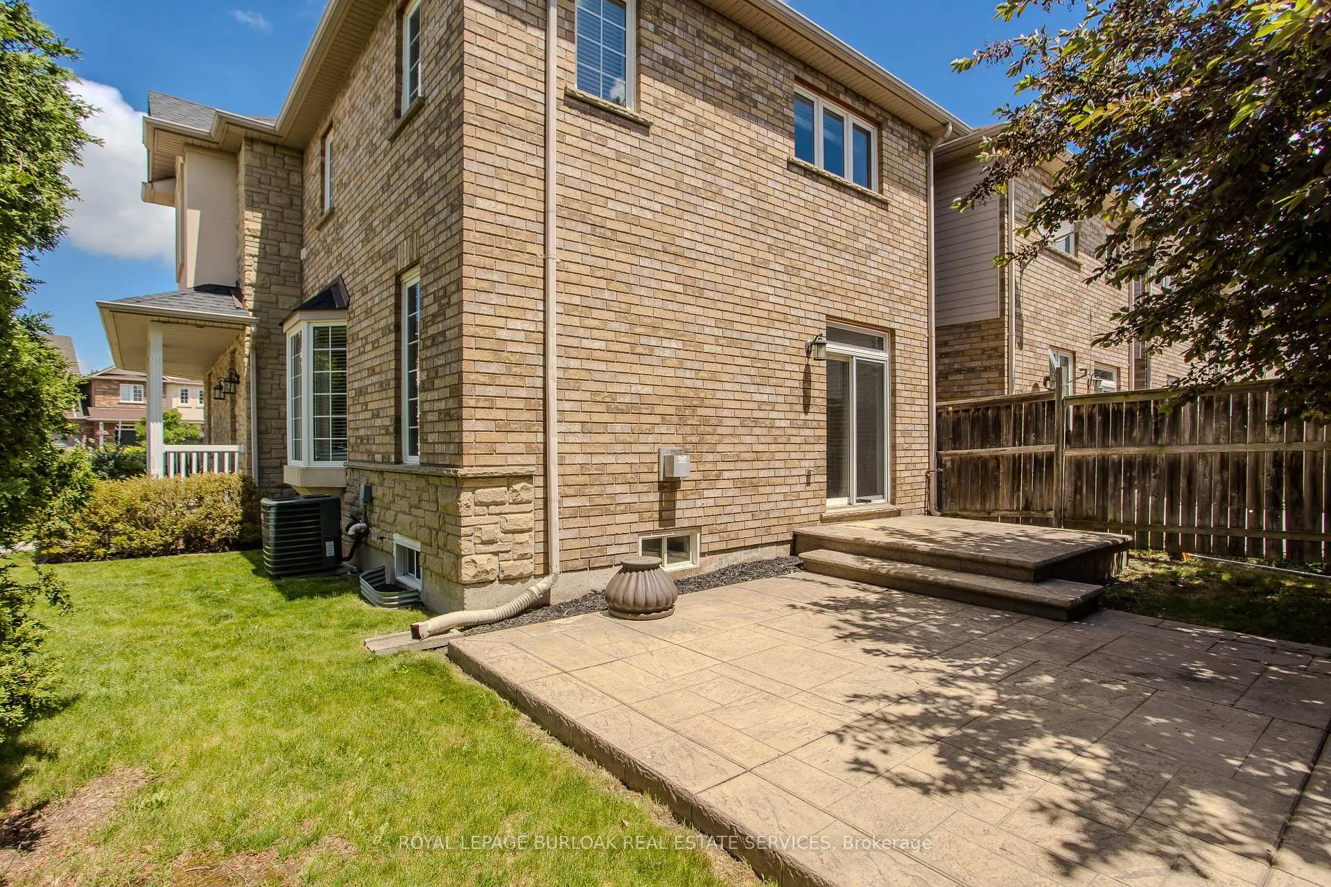 Photo 21 of 2454 Sutton Drive, Burlington, Orchard — HOMEH