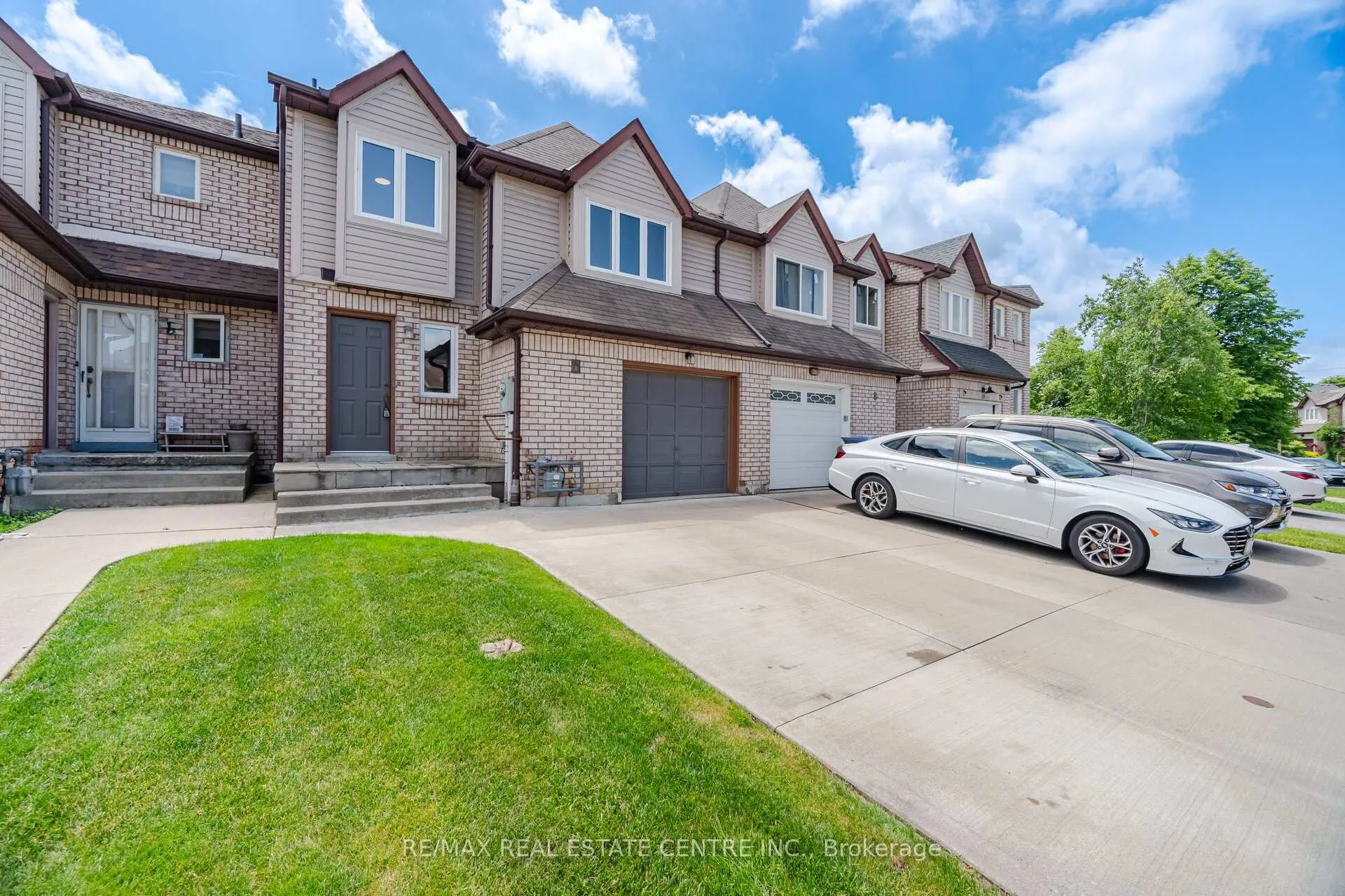Photo 2 of 6 Ashbrook Way, Brampton, Fletcher's West — HOMEH