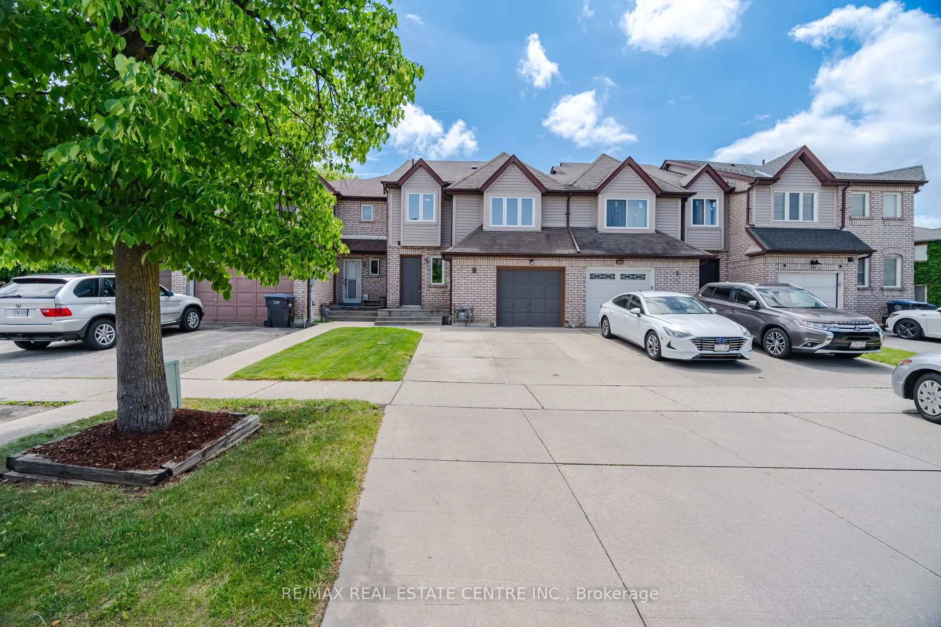 Photo 3 of 6 Ashbrook Way, Brampton, Fletcher's West — HOMEH