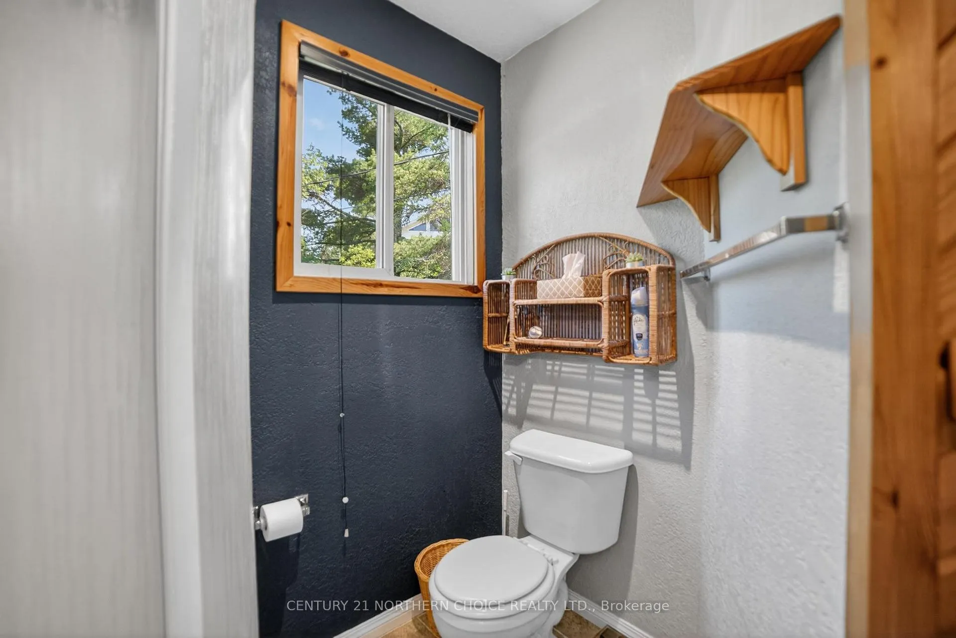 Photo 19 of 44 Bigstone Bay Lodge, Kenora Remote Area, Lake of the Woods North — HOMEH
