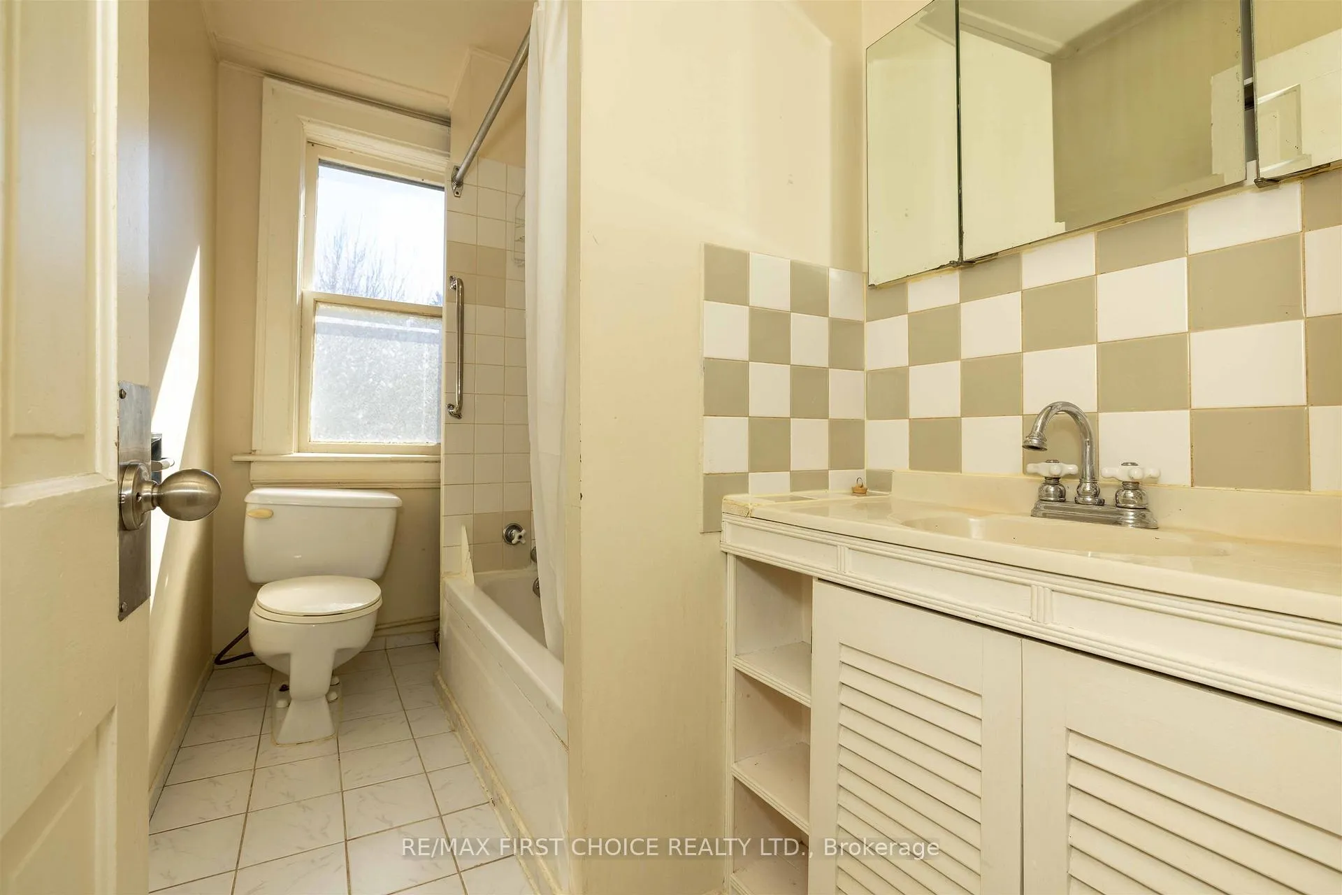 Photo 21 of 708 McLeod Street, Thunder Bay, East End — HOMEH
