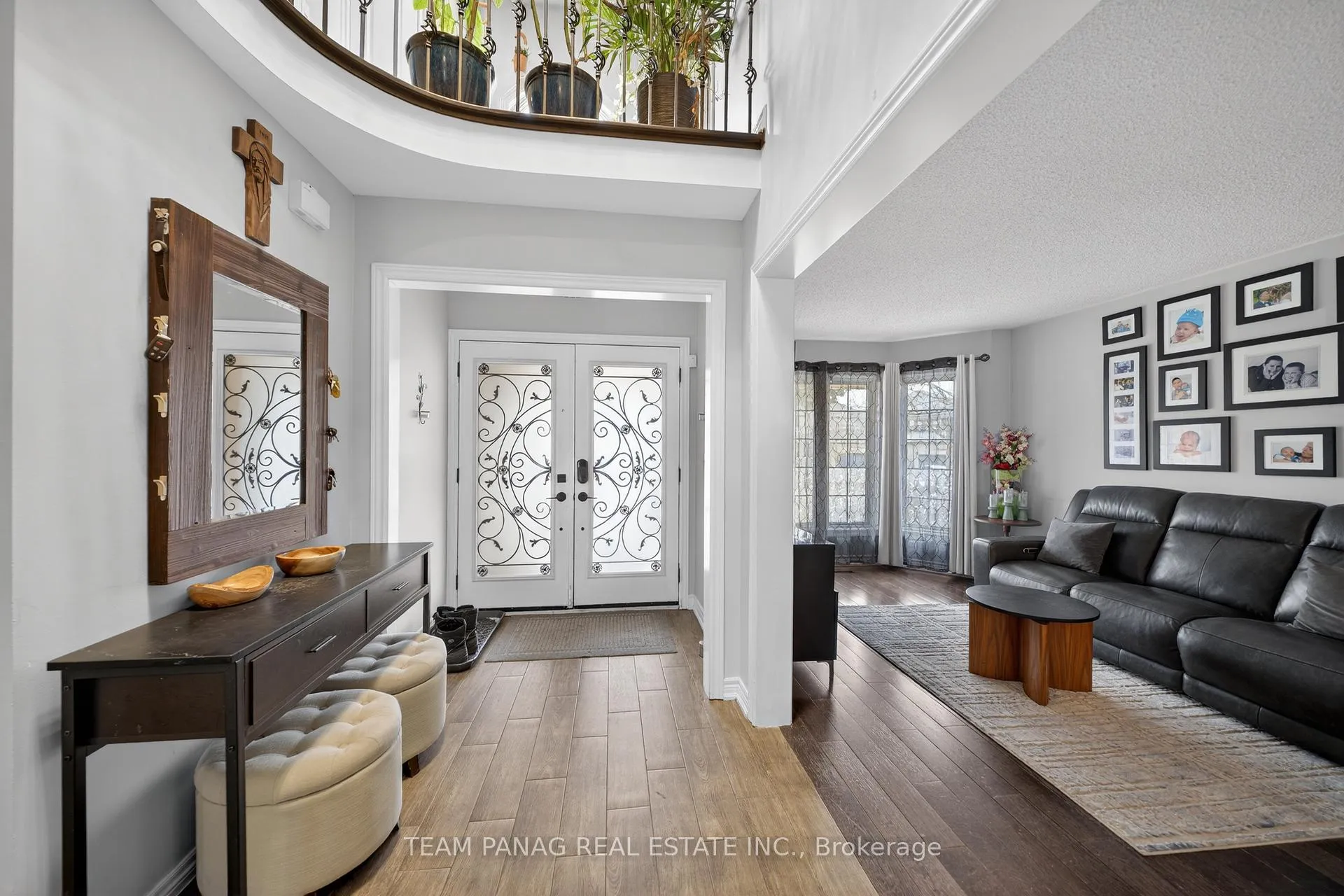 Photo 3 of 8 Deerglen Drive, Brampton, Sandringham-Wellington — HOMEH