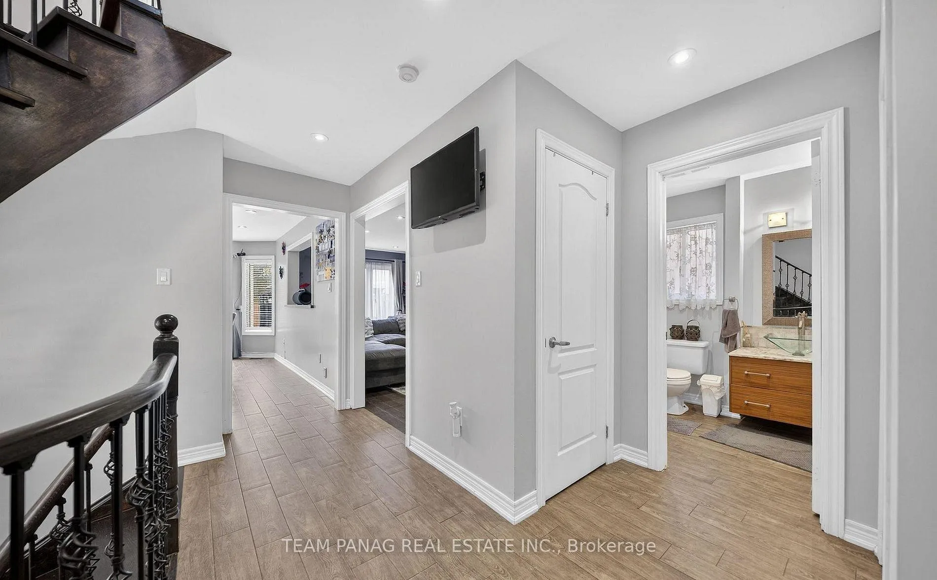 Photo 7 of 8 Deerglen Drive, Brampton, Sandringham-Wellington — HOMEH