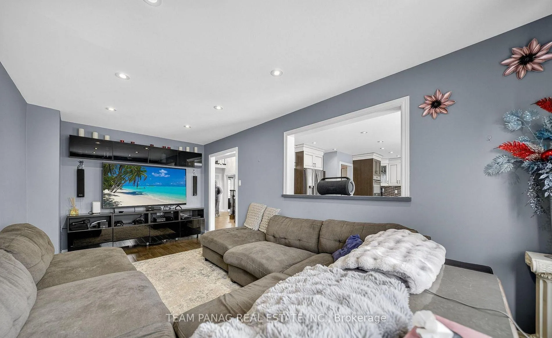 Photo 10 of 8 Deerglen Drive, Brampton, Sandringham-Wellington — HOMEH