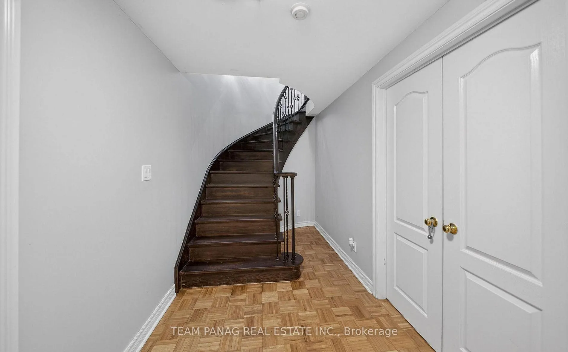 Photo 27 of 8 Deerglen Drive, Brampton, Sandringham-Wellington — HOMEH