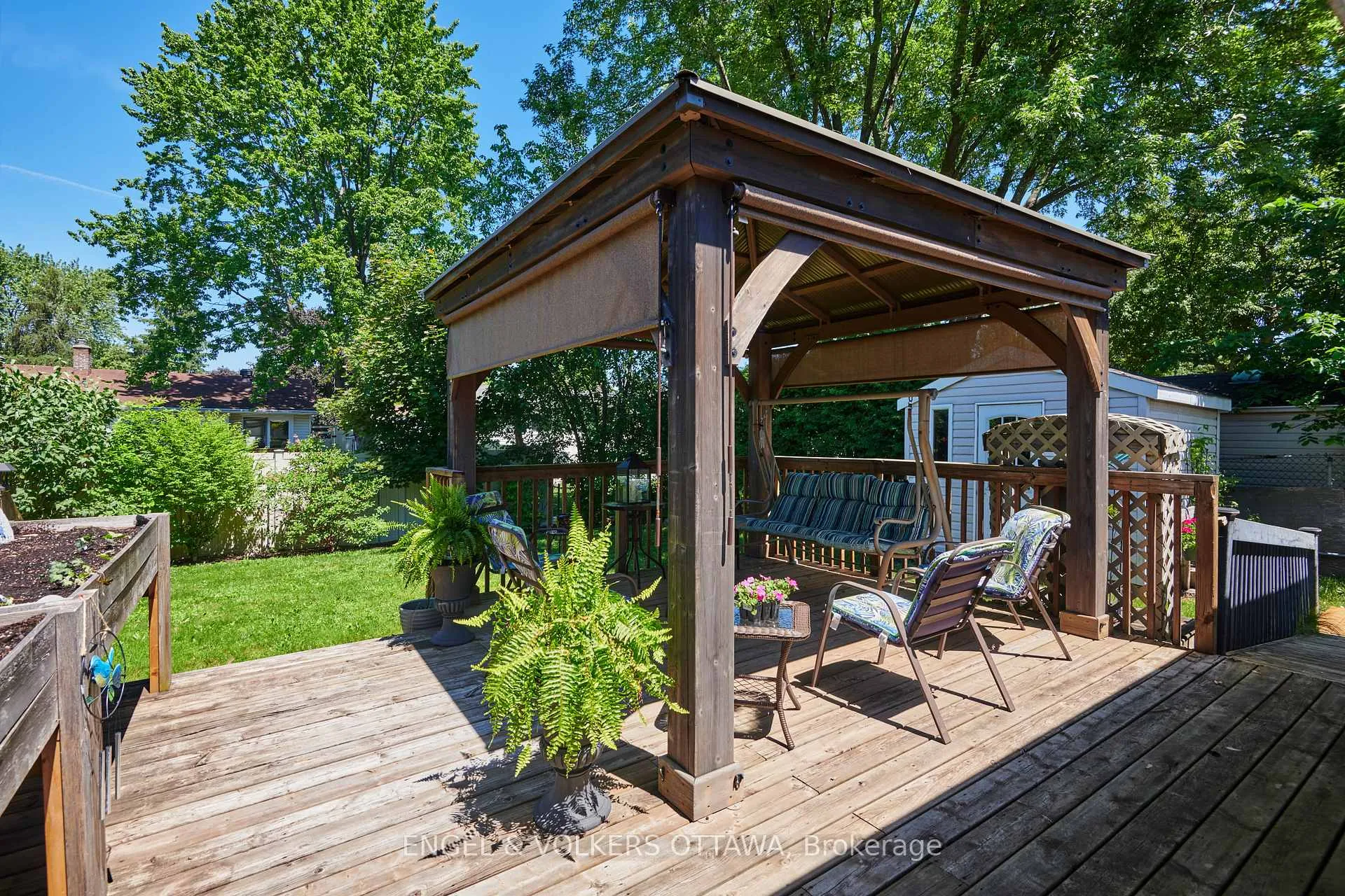 Photo 3 of 2123 Blue Jay Crescent, Ottawa, Beacon Hill North — HOMEH