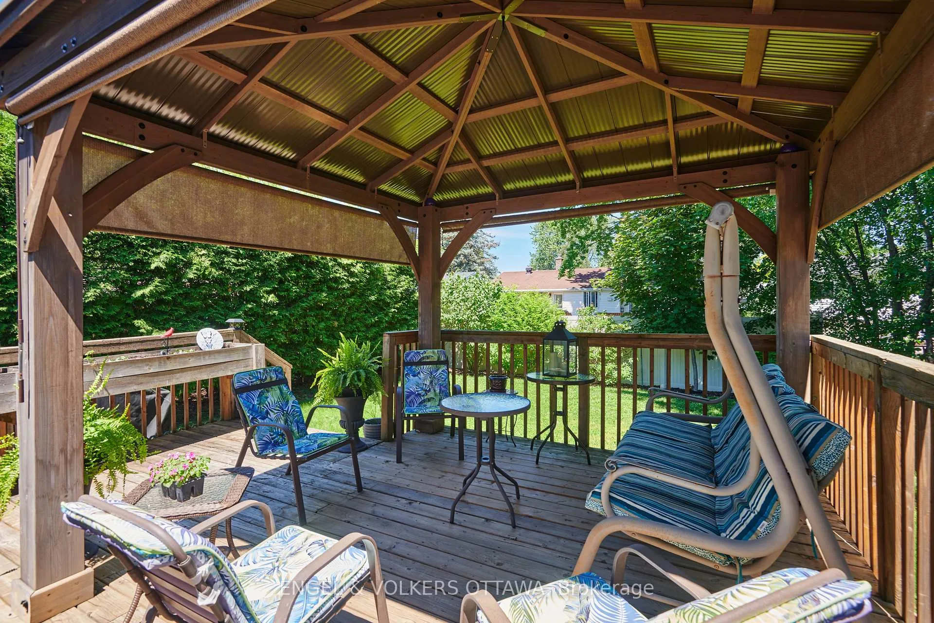 Photo 4 of 2123 Blue Jay Crescent, Ottawa, Beacon Hill North — HOMEH