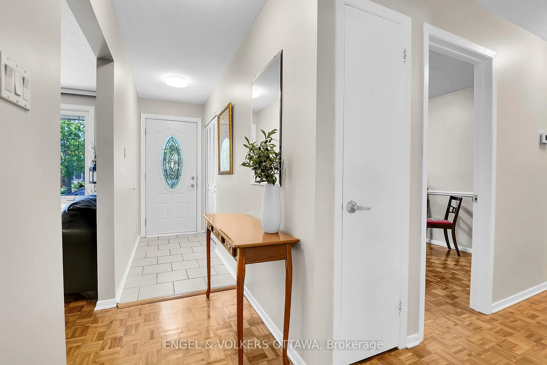 Photo 6 of 2123 Blue Jay Crescent, Ottawa, Beacon Hill North — HOMEH