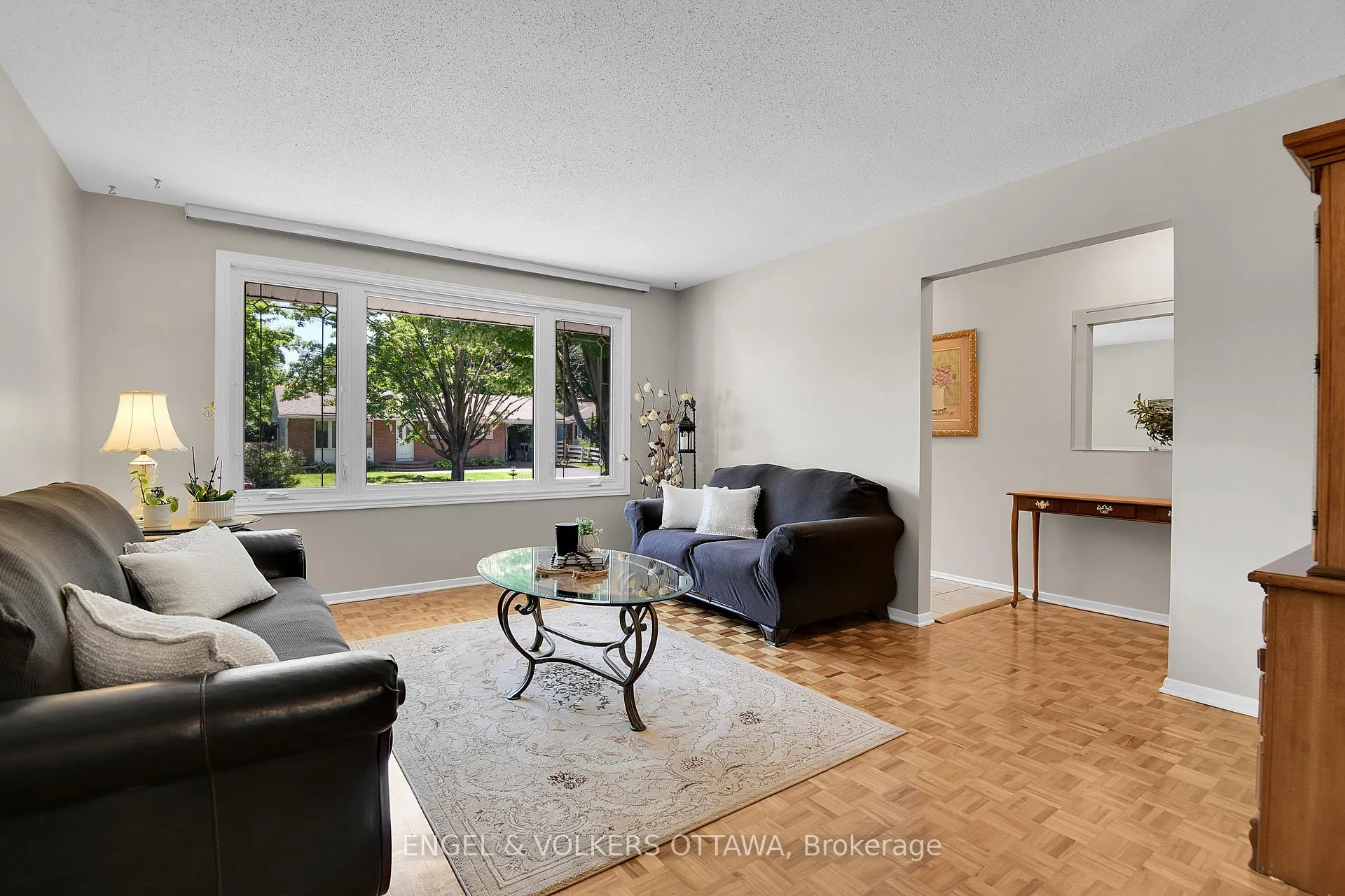 Photo 7 of 2123 Blue Jay Crescent, Ottawa, Beacon Hill North — HOMEH