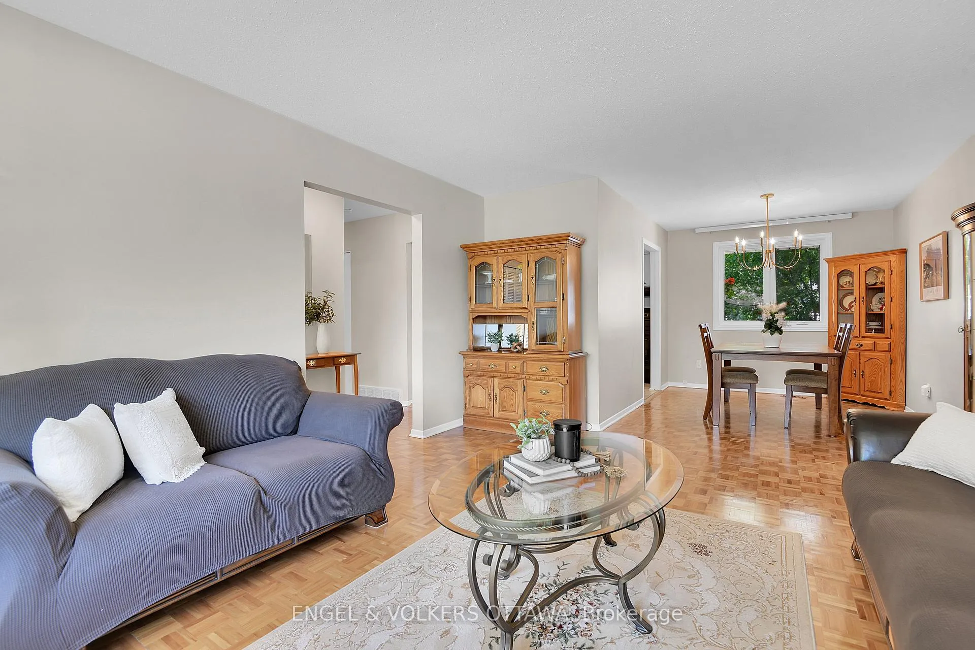 Photo 9 of 2123 Blue Jay Crescent, Ottawa, Beacon Hill North — HOMEH