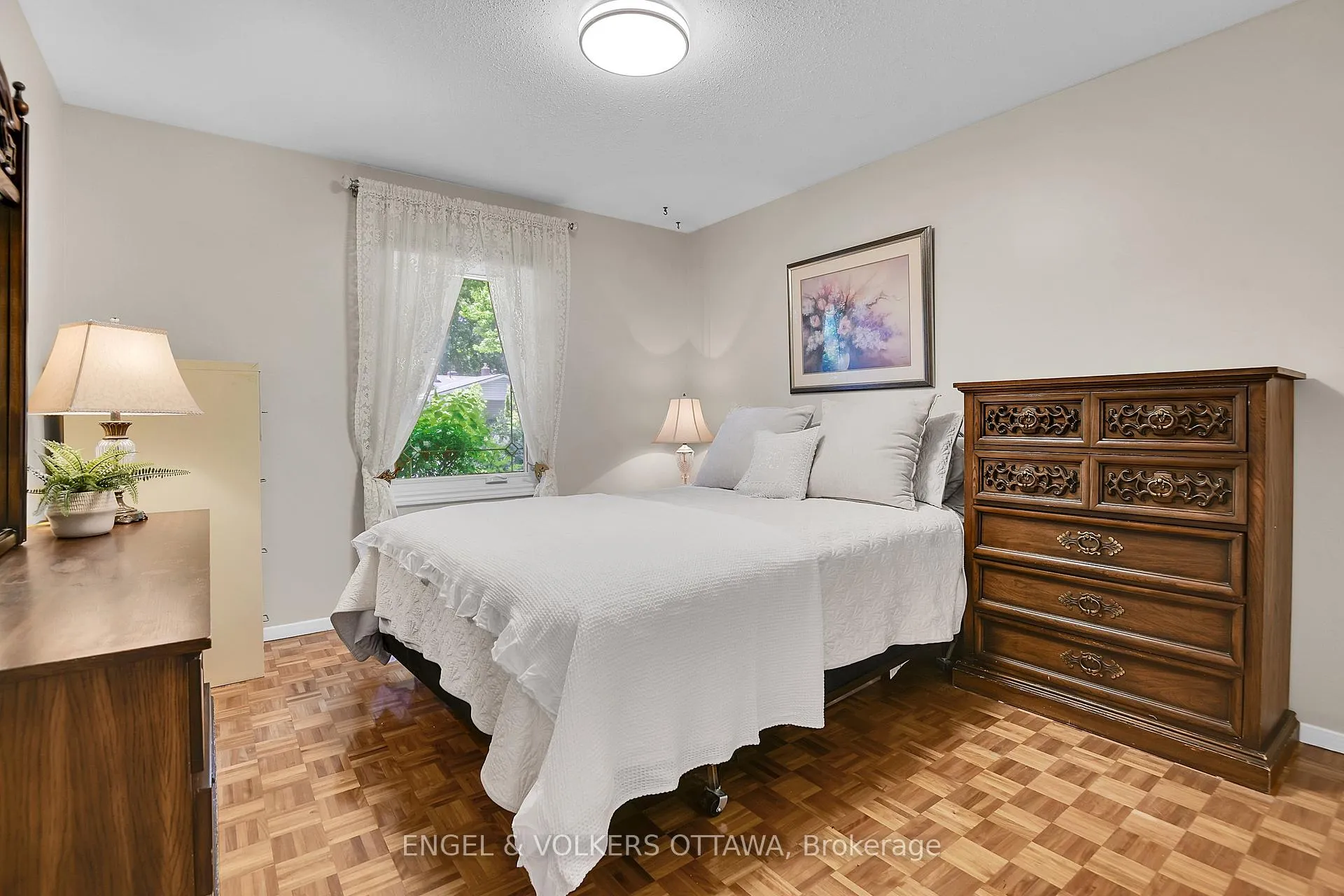 Photo 14 of 2123 Blue Jay Crescent, Ottawa, Beacon Hill North — HOMEH