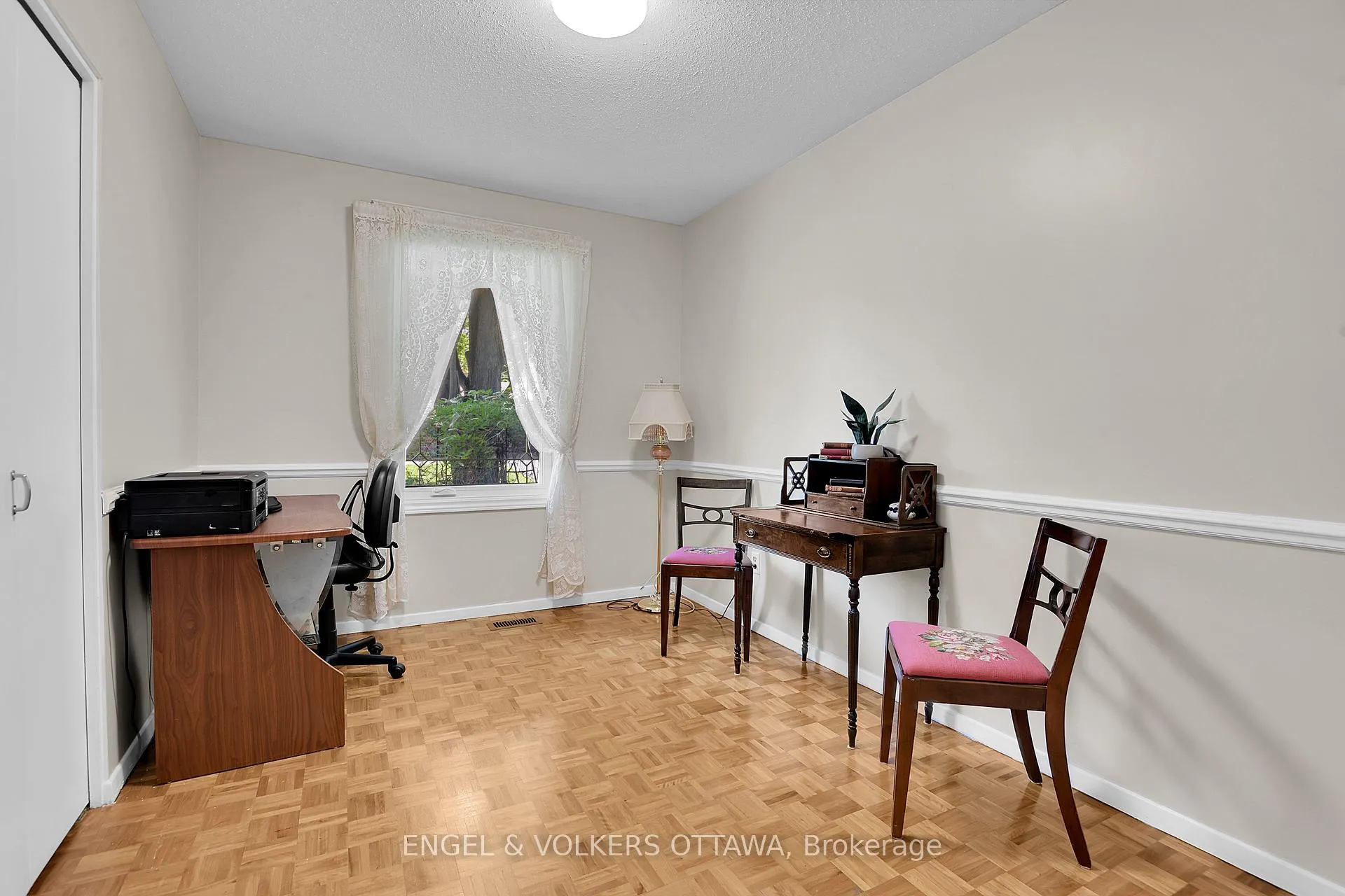 Photo 17 of 2123 Blue Jay Crescent, Ottawa, Beacon Hill North — HOMEH