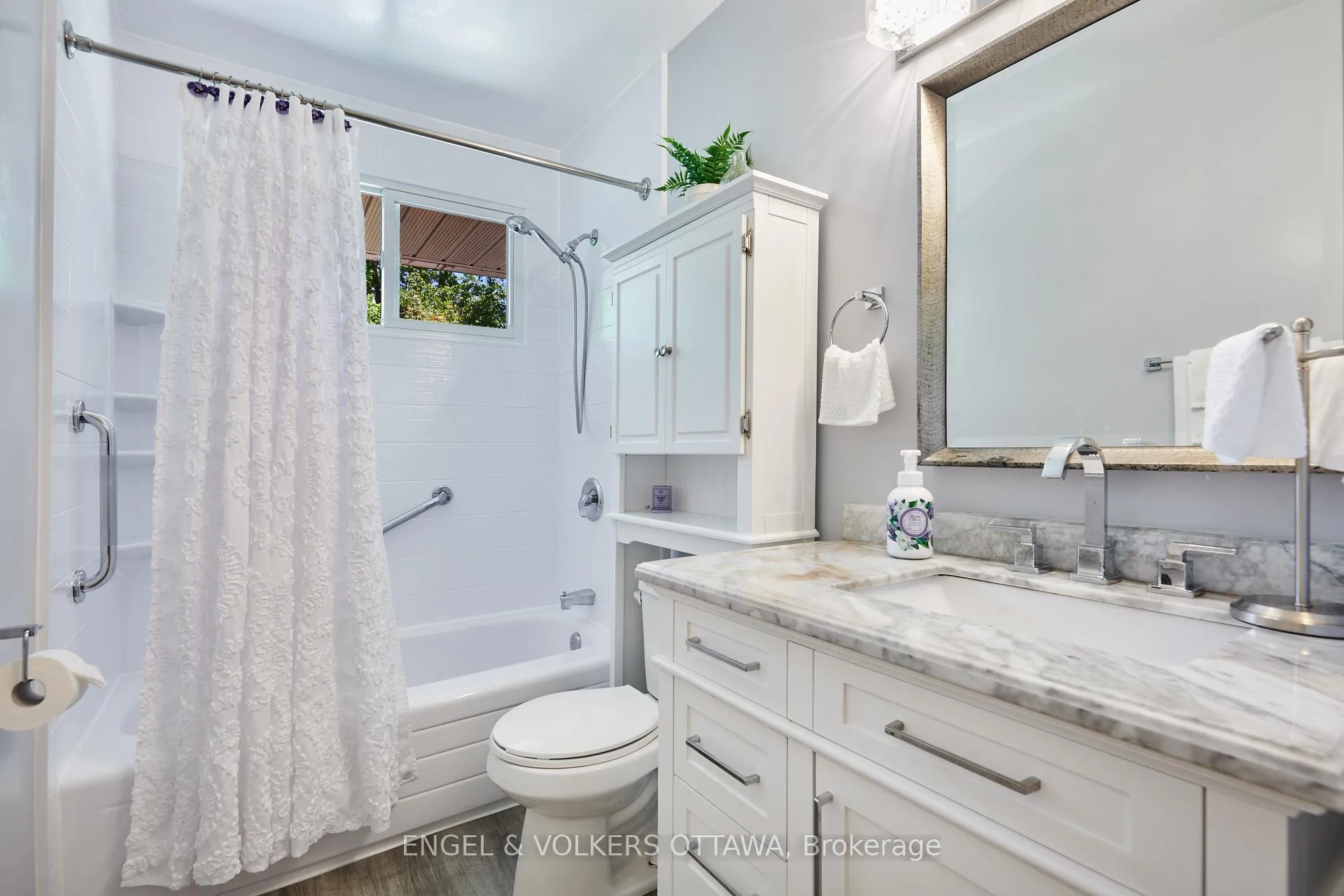 Photo 18 of 2123 Blue Jay Crescent, Ottawa, Beacon Hill North — HOMEH