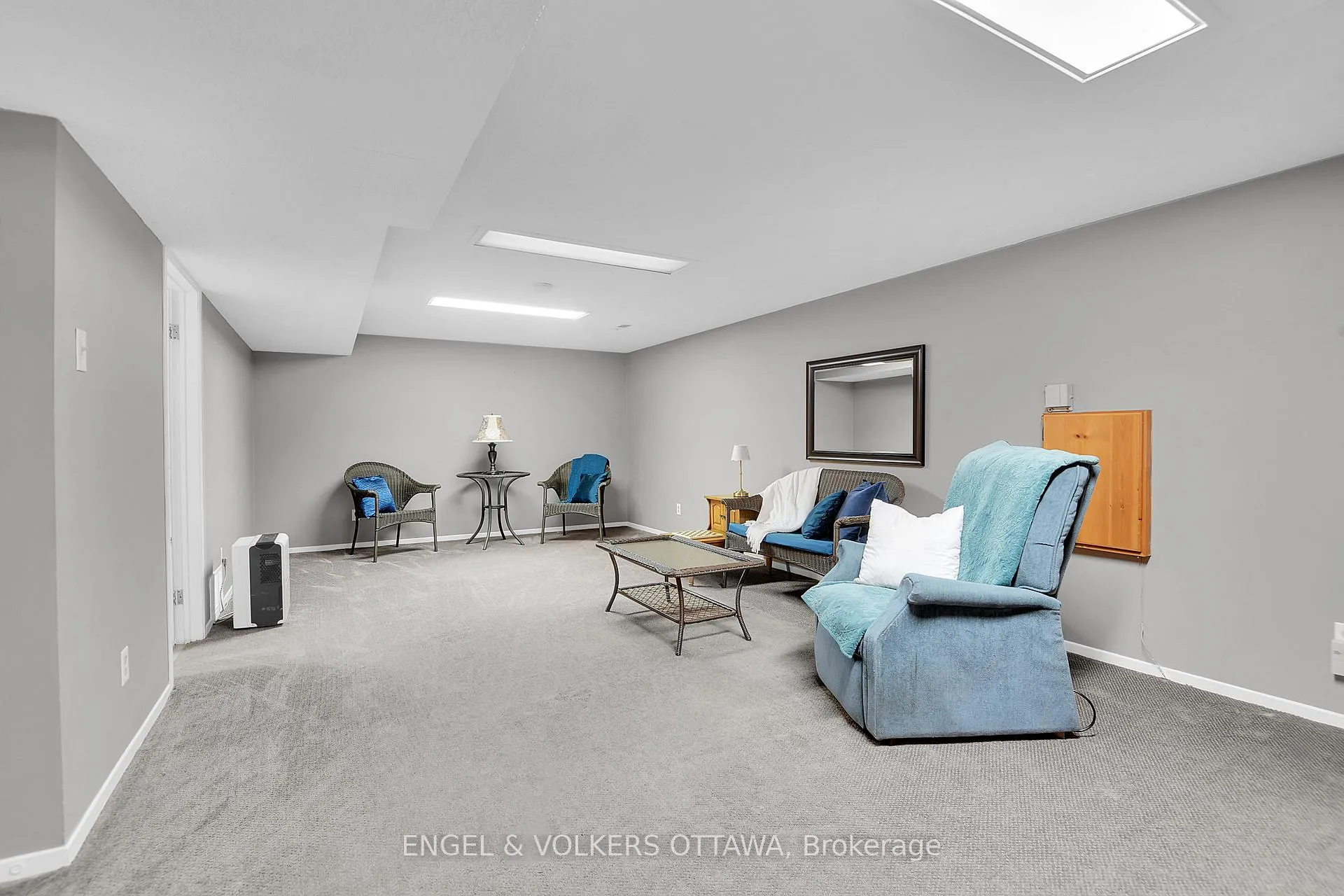 Photo 19 of 2123 Blue Jay Crescent, Ottawa, Beacon Hill North — HOMEH